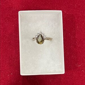 Elegant 925 Silver Teardrop Ring